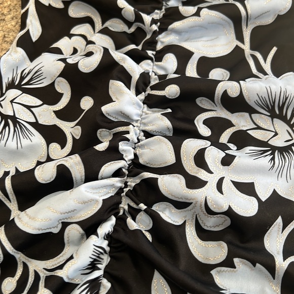 Maxine swimsuit size 8 - Picture 4 of 8